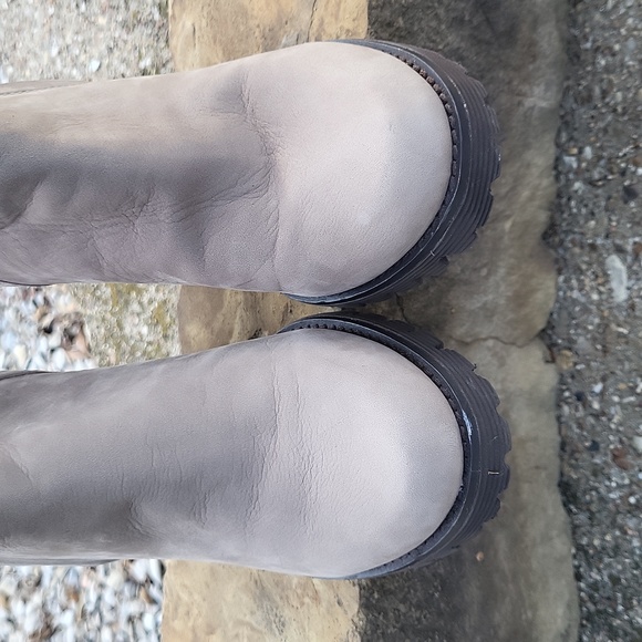 Gibson and Latimer Ankle Boot - Like New - Picture 2 of 6